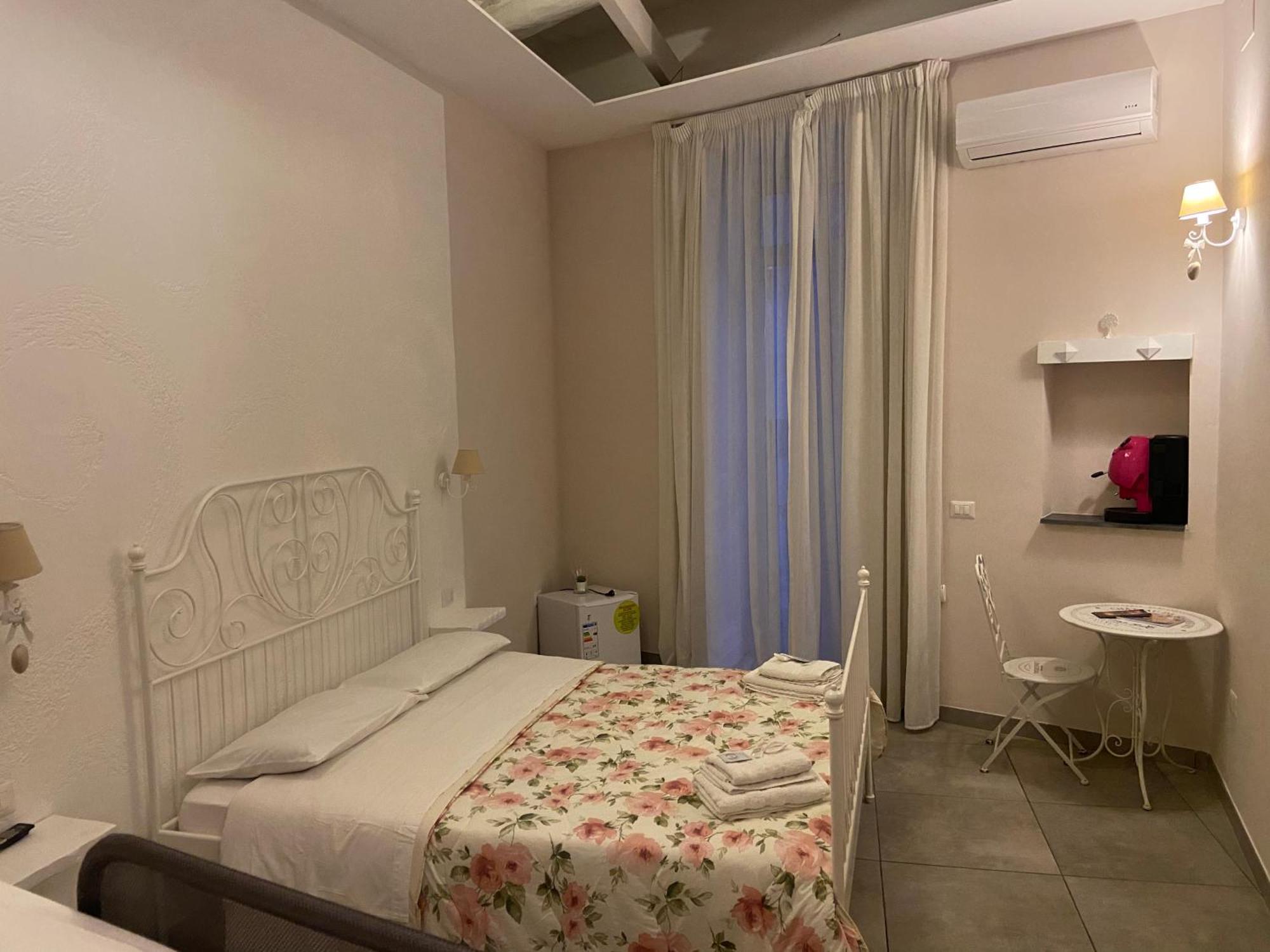 Beb La Gemma Bed and Breakfast Napoli Eksteriør billede