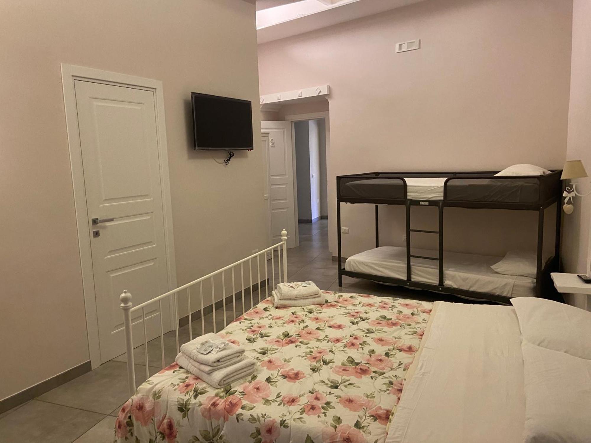 Beb La Gemma Bed and Breakfast Napoli Eksteriør billede
