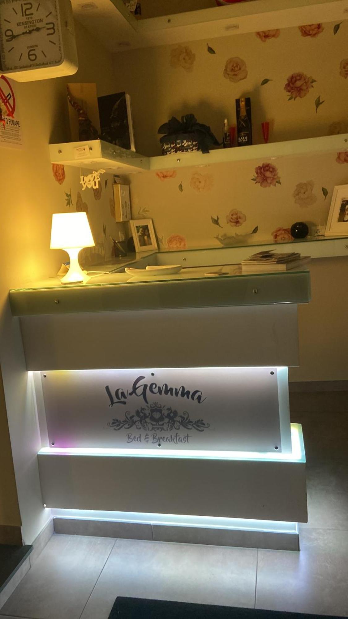Beb La Gemma Bed and Breakfast Napoli Eksteriør billede